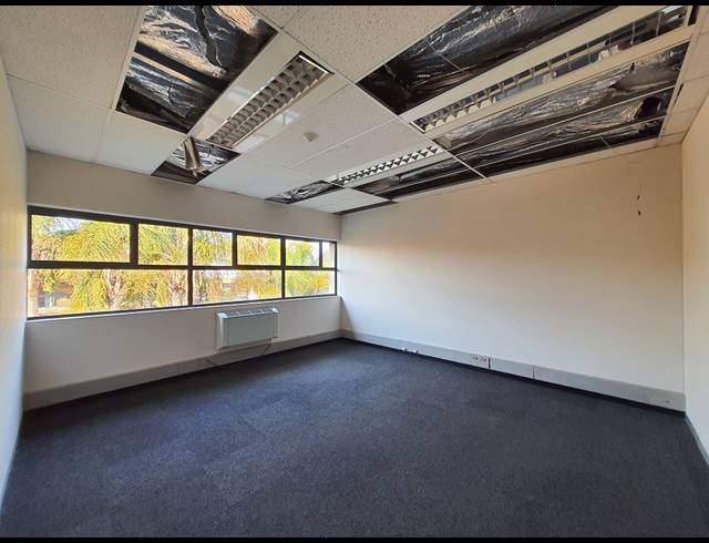 1,230.10M² OFFICE TO LET IN HALFWAY HOUSE